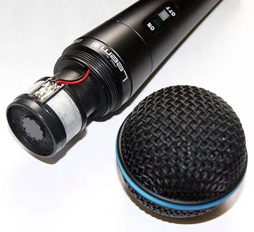 Leem DM-300 Вокальный динамический микрофон проводной.
