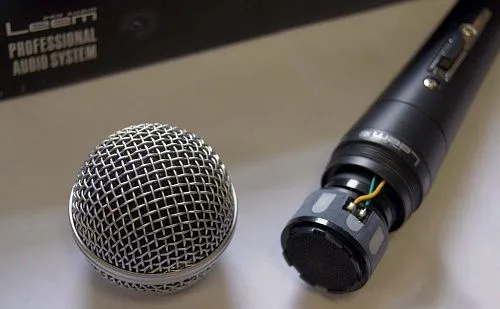 Leem DM-302 Вокальный динамический микрофон проводной.
